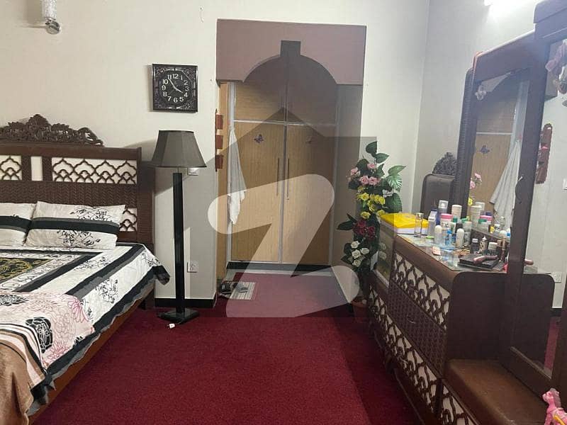 حیات آباد فیز 1 - ڈی2 حیات آباد فیز 1 حیات آباد پشاور میں 9 کمروں کا 10 مرلہ مکان 5.3 کروڑ میں برائے فروخت۔