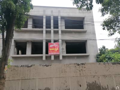 Family-friendly 1 Kanal Building Available In Model Town - Block L