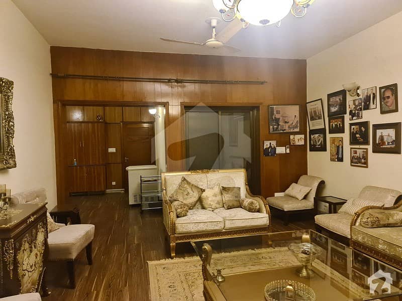 ایف ۔ 10 اسلام آباد میں 5 کمروں کا 1 کنال مکان 9 کروڑ میں برائے فروخت۔ ایف ۔ 10 اسلام آباد میں 5 کمروں کا 1 کنال مکان 9 کروڑ میں برائے فروخت۔