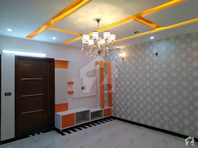 گلبرگ لاہور میں 4 کمروں کا 1.85 کنال مکان 10 کروڑ میں برائے فروخت۔