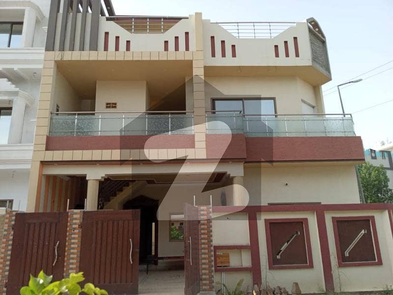 نیو ڈیفنس ویو ہاؤسنگ سکیم جام پور روڈ ڈیرہ غازی خان میں 6 کمروں کا 5 مرلہ مکان 1.7 کروڑ میں برائے فروخت۔