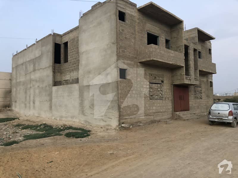یونیورسٹی روڈ کراچی میں 9 کمروں کا 16 مرلہ مکان 3.5 کروڑ میں برائے فروخت۔