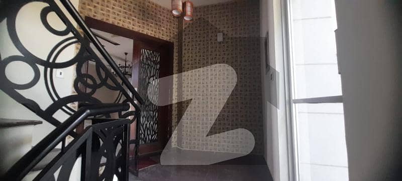 بحریہ ٹاؤن سیکٹرڈی بحریہ ٹاؤن لاہور میں 5 کمروں کا 10 مرلہ مکان 2.75 کروڑ میں برائے فروخت۔