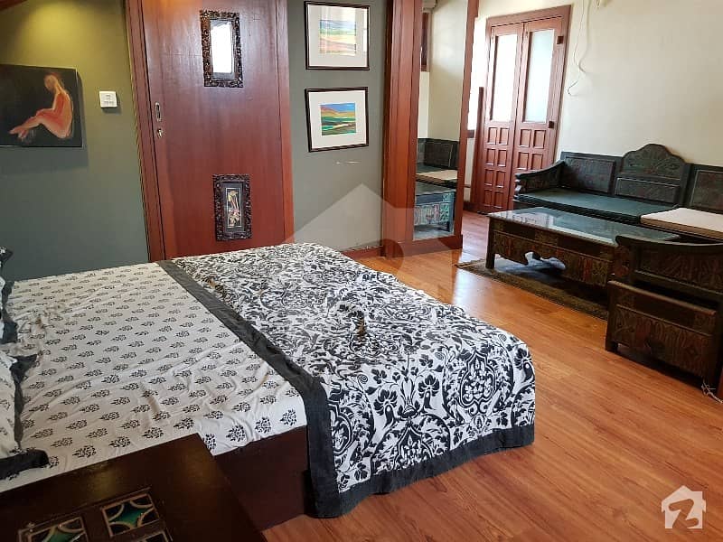 Room With Private Kitchen & Washroom Room With Private Kitchen & Washroom