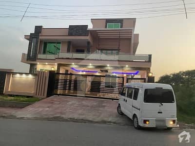 پاکستان ٹاؤن ۔ فیز 2 پاکستان ٹاؤن اسلام آباد میں 6 کمروں کا 1 کنال مکان 41 کروڑ میں برائے فروخت۔