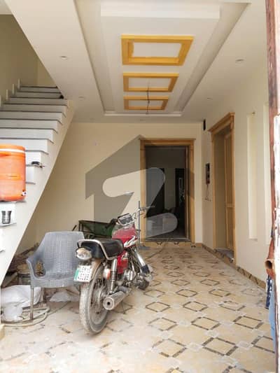 نواب ٹاؤن - بلاک بی نواب ٹاؤن لاہور میں 5 کمروں کا 5 مرلہ مکان 1.55 کروڑ میں برائے فروخت۔