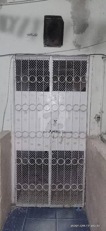 ناگن چورنگی نارتھ ناظم آباد کراچی میں 1 کمرے کا 2 مرلہ فلیٹ 11 ہزار میں کرایہ پر دستیاب ہے۔