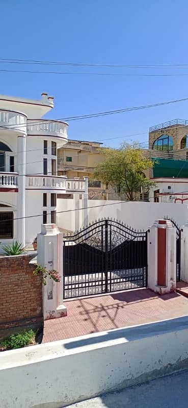 بہارہ کھوہ اسلام آباد میں 5 کمروں کا 2.75 کنال مکان 7.5 کروڑ میں برائے فروخت۔