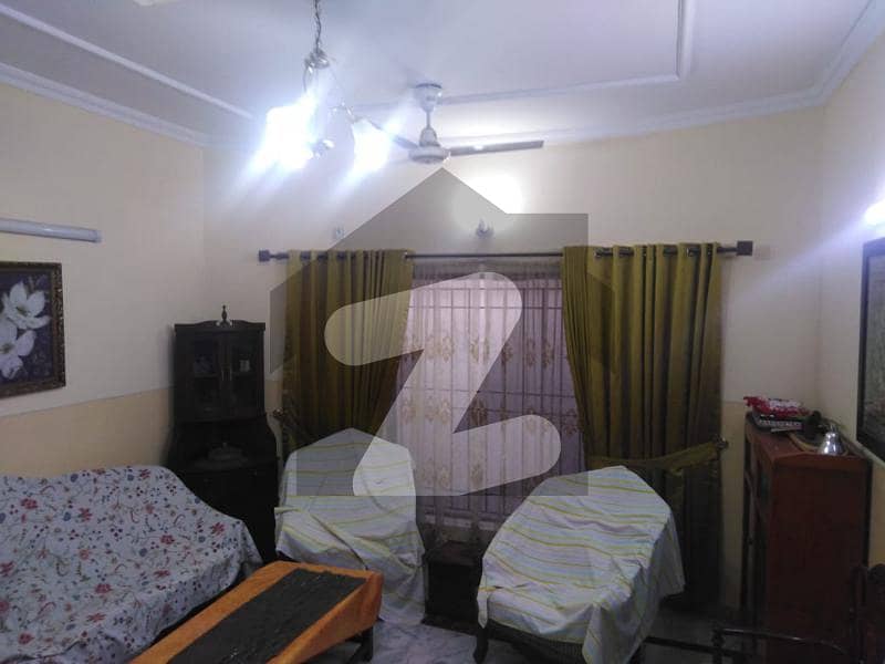 گلریز ہاؤسنگ سکیم راولپنڈی میں 4 کمروں کا 10 مرلہ مکان 1.65 کروڑ میں برائے فروخت۔