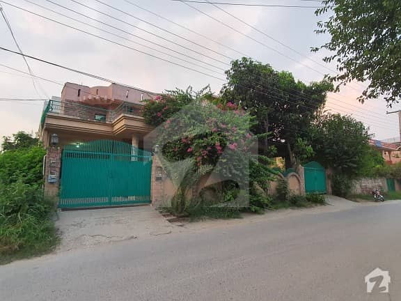 پاکستان ٹاؤن - فیز 1 پاکستان ٹاؤن اسلام آباد میں 6 کمروں کا 1 کنال مکان 3.2 کروڑ میں برائے فروخت۔