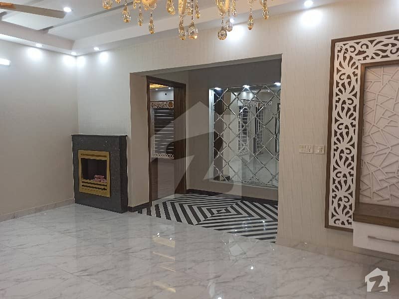 واپڈا ٹاؤن لاہور میں 6 کمروں کا 1 کنال مکان 5.5 کروڑ میں برائے فروخت۔