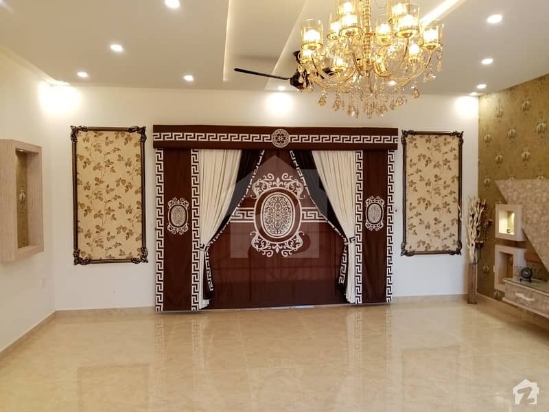 House Of 2 Kanal In DC Colony For Sale