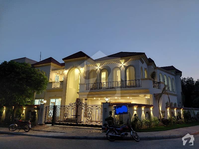 بحریہ ٹاؤن سیکٹر B بحریہ ٹاؤن لاہور میں 4 کمروں کا 14 مرلہ مکان 1.35 لاکھ میں کرایہ پر دستیاب ہے۔
