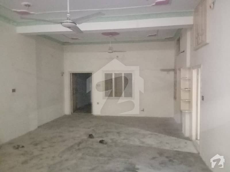 سرگوجرہ غربی چکوال میں 3 کمروں کا 6 مرلہ مکان 15 ہزار میں کرایہ پر دستیاب ہے۔