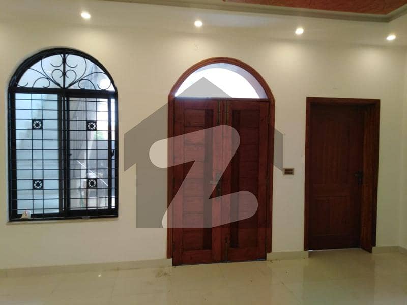 پنجاب کوآپریٹو ہاؤسنگ سوسائٹی لاہور میں 6 کمروں کا 7 مرلہ مکان 1.85 کروڑ میں برائے فروخت۔