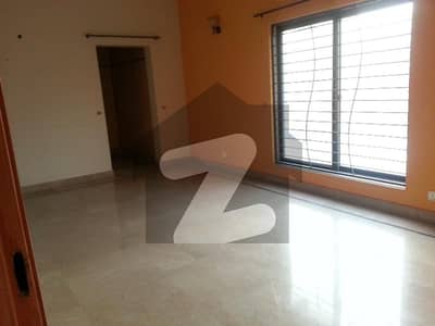 1 Kanal Single Story House Available For Rent