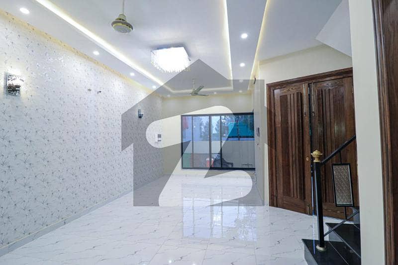 ڈی ایچ اے 9 ٹاؤن ۔ بلاک ڈی ڈی ایچ اے 9 ٹاؤن ڈیفنس (ڈی ایچ اے) لاہور میں 3 کمروں کا 5 مرلہ مکان 1.8 کروڑ میں برائے فروخت۔
