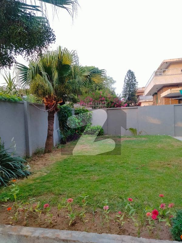 F-8 Prime Location Park Face Plot For Sale F-8 Prime Location Park Face Plot For Sale