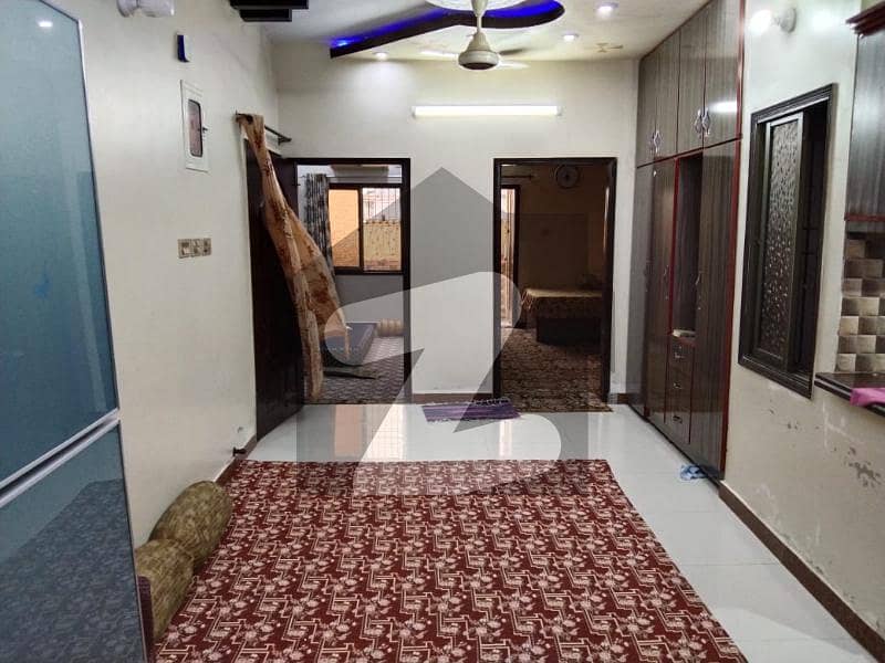 ناظم آباد - بلاک 5ڈی ناظم آباد کراچی میں 3 کمروں کا 5 مرلہ بالائی پورشن 70 لاکھ میں برائے فروخت۔