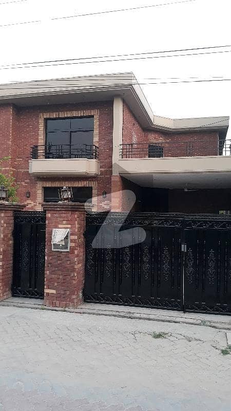 کینال ویو لاہور میں 5 کمروں کا 1 کنال مکان 1.1 لاکھ میں کرایہ پر دستیاب ہے۔