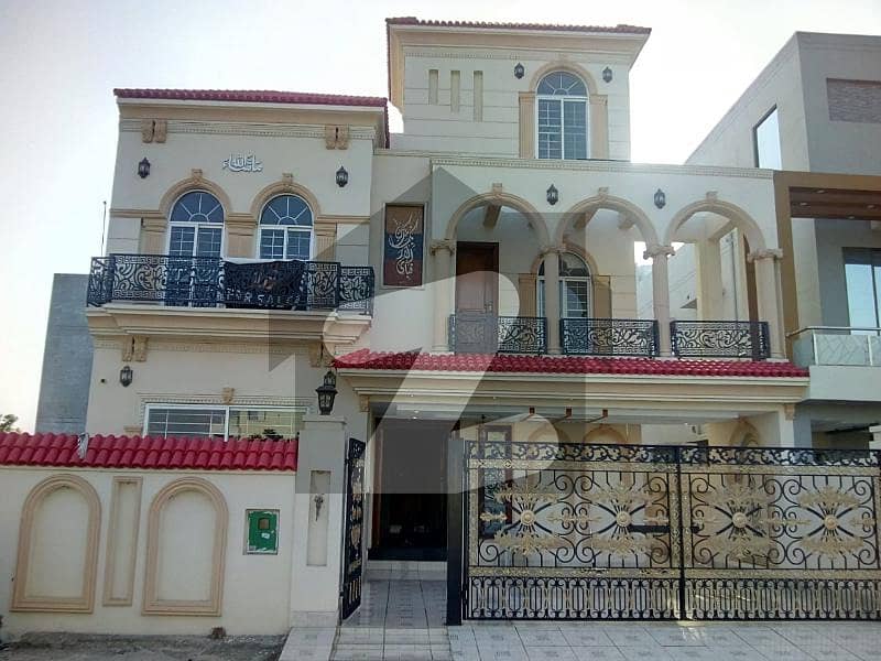 10 Marla House for Sale in Quaid Block Bahria Town Lahore