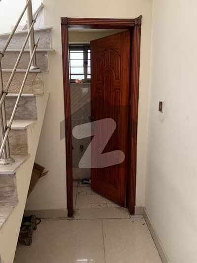 کینال فورٹٰ2 لاہور میں 5 کمروں کا 10 مرلہ مکان 1.2 کروڑ میں برائے فروخت۔