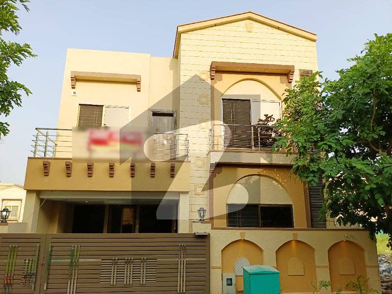 جمعہ مارکیٹ راولپنڈی میں 5 کمروں کا 7 مرلہ مکان 1.9 کروڑ میں برائے فروخت۔