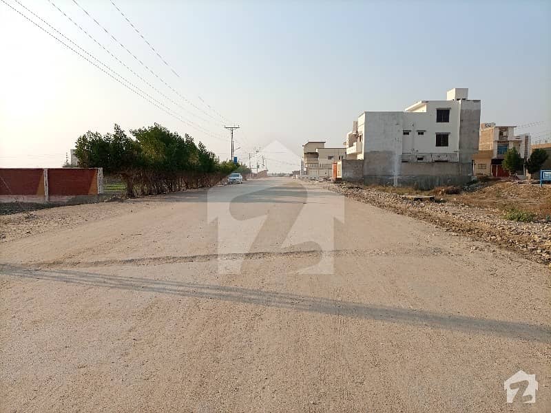 200 Sq Yards Commercial Plot Available For Sale