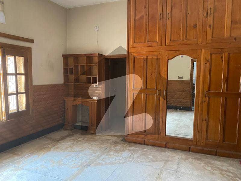 ورسک روڈ پشاور میں 11 کمروں کا 1.4 کنال مکان 6.8 کروڑ میں برائے فروخت۔