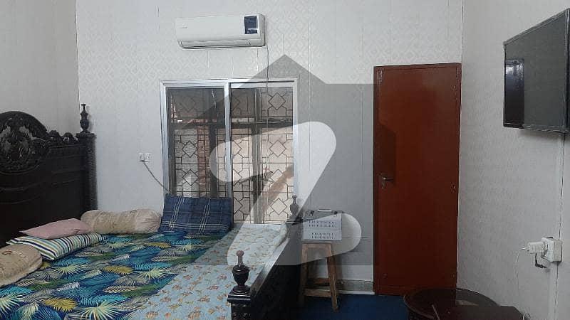 کینال ویو بلاک ای کینال ویو لاہور میں 4 کمروں کا 10 مرلہ مکان 2.1 کروڑ میں برائے فروخت۔