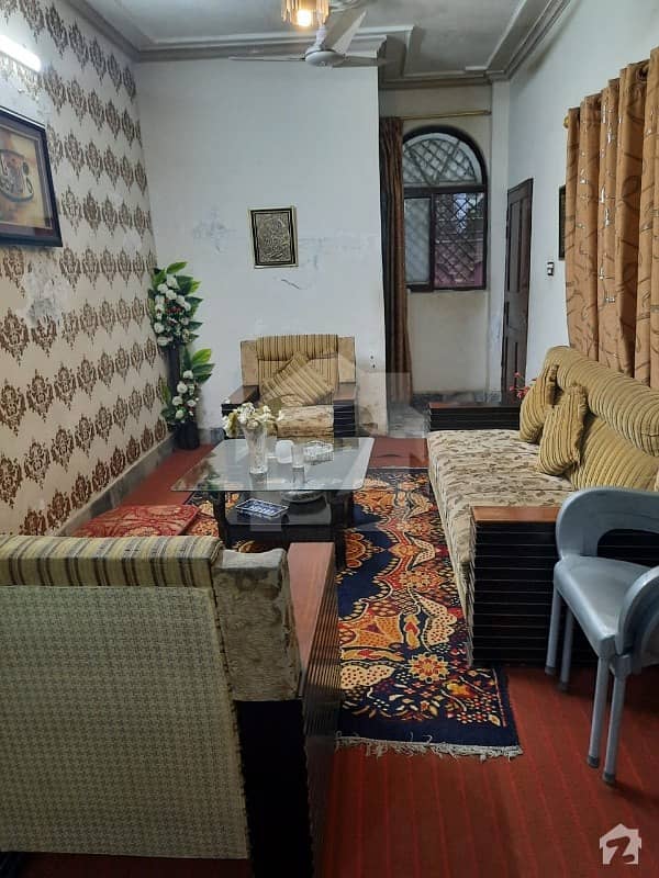 کری روڈ ایریا راولپنڈی میں 2 کمروں کا 4 مرلہ مکان 90 لاکھ میں برائے فروخت۔