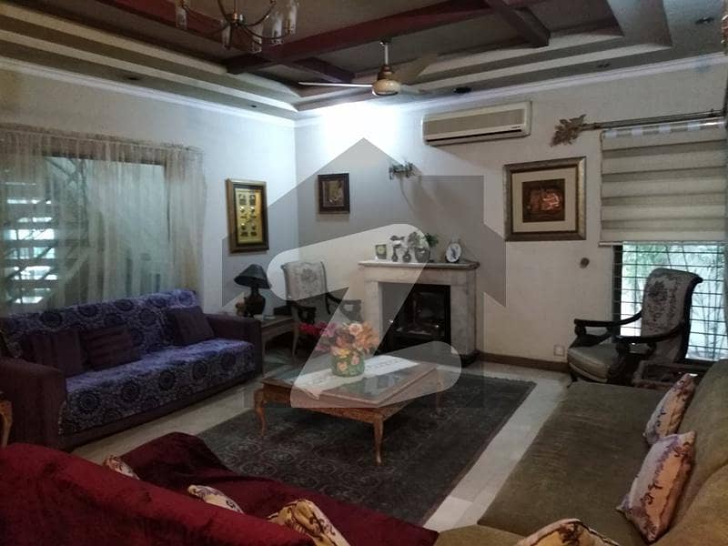 1 Kanal Out Class Super Bungalow For Sale In Phase 3 Features