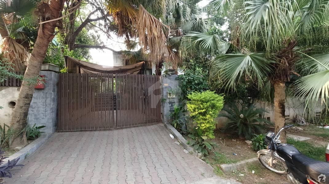 2 Kanal House Is Available For Sale In F-7 Near Jinnah Super