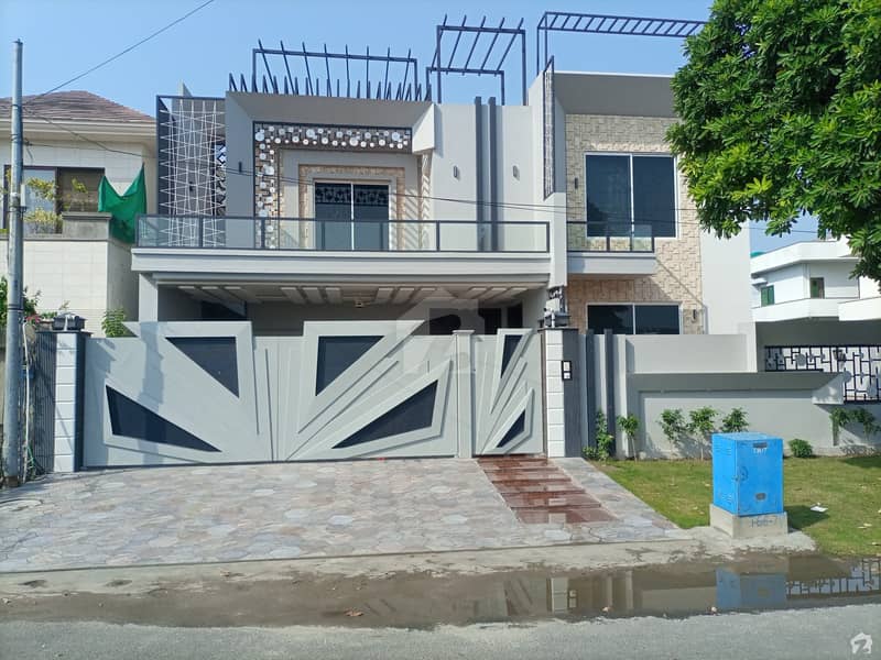 1 Kanal Spacious House Available In DC Colony For Sale