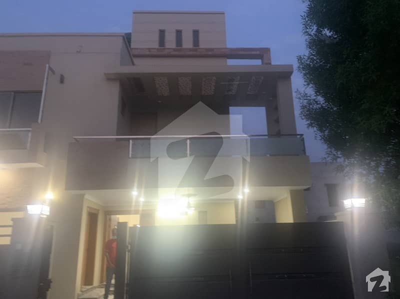 بحریہ آرچرڈ فیز 1 ۔ سینٹرل بحریہ آرچرڈ فیز 1 بحریہ آرچرڈ لاہور میں 5 کمروں کا 10 مرلہ مکان 2.15 کروڑ میں برائے فروخت۔