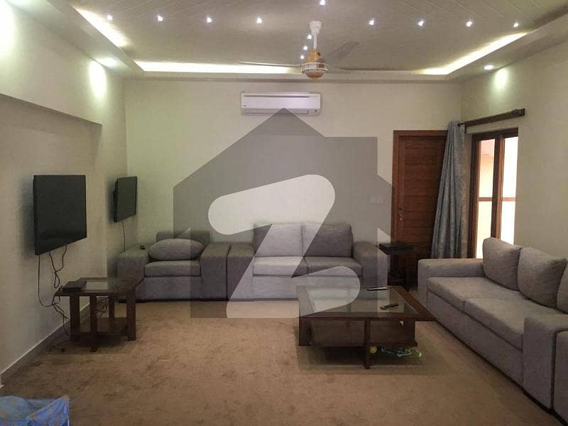 ایف ۔ 8 اسلام آباد میں 8 کمروں کا 1.33 کنال مکان 8 لاکھ میں کرایہ پر دستیاب ہے۔
