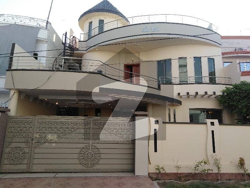 10.5 Marla Three Story House For Sale In Hashmi Garden