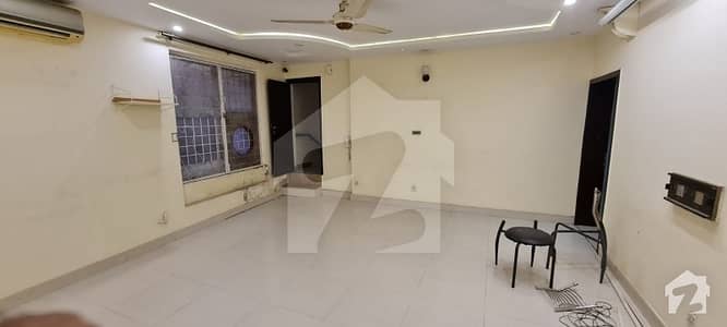 12 Marla Upper Portion With Separate Gate In Gulberg 2