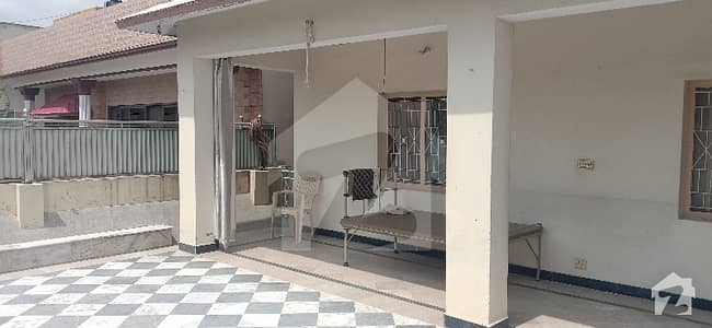 مین مانسہرہ روڈ ایبٹ آباد میں 7 کمروں کا 15 مرلہ مکان 3.45 کروڑ میں برائے فروخت۔