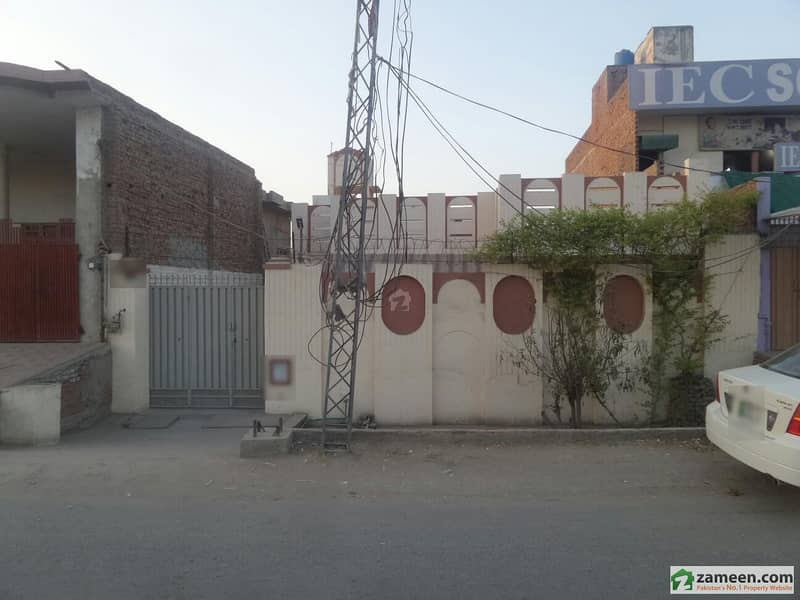 Single Storey Beautiful Bungalow For Sale At Benazir Road, Okara