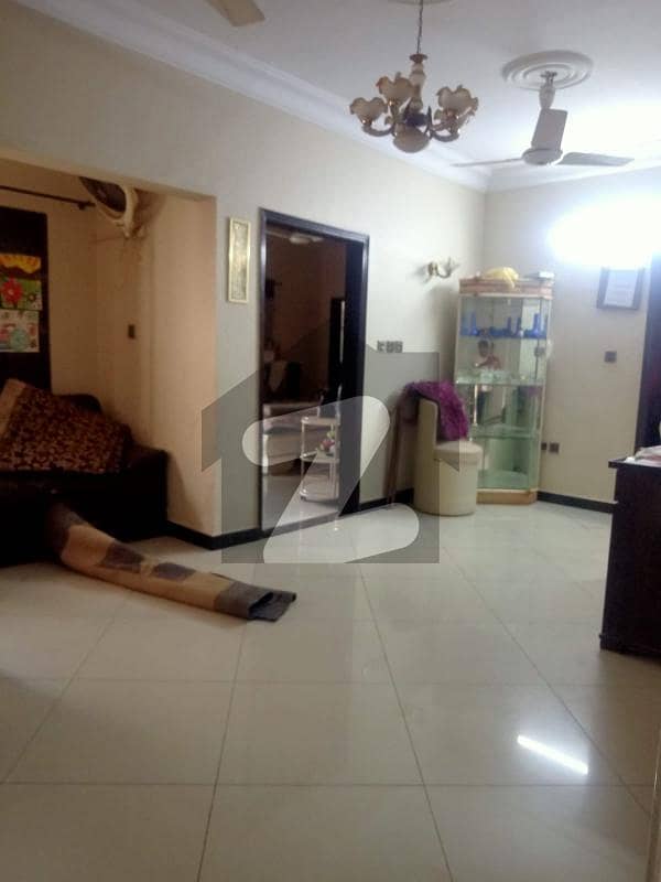 باتھ آئی لینڈ کراچی میں 4 کمروں کا 8 مرلہ مکان 6.5 کروڑ میں برائے فروخت۔