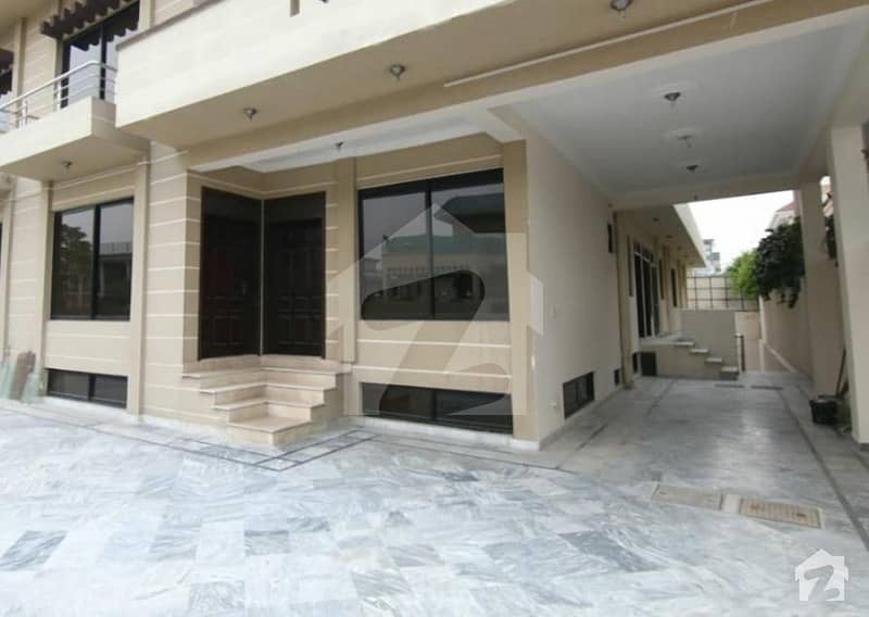 1 Kanal Beautiful Portion For Rent