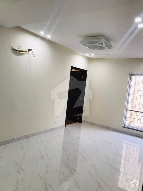 In Bahria Town - Sector C 525 Square Feet Flat For Sale