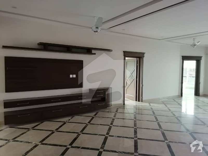 Upper Portion Of One Kanal House Available For Rent