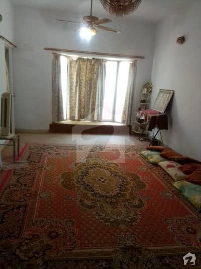 یونیورسٹی روڈ کراچی میں 3 کمروں کا 10 مرلہ مکان 2.25 کروڑ میں برائے فروخت۔