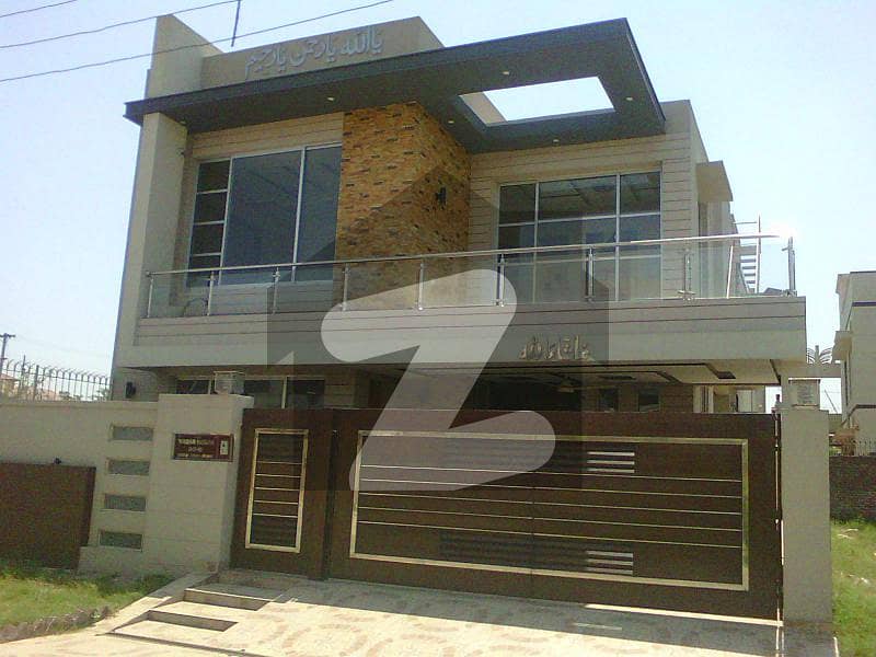 Lowest Price Modern Design House Near Park For Rent On Prime Location