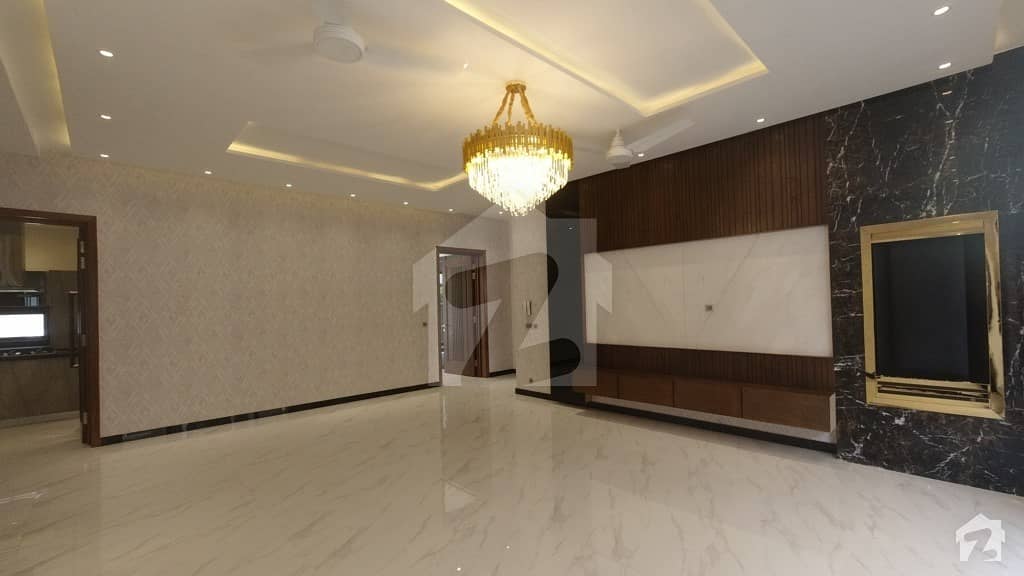گارڈن ٹاؤن - بابر بلاک گارڈن ٹاؤن لاہور میں 5 کمروں کا 2 کنال مکان 12 کروڑ میں برائے فروخت۔