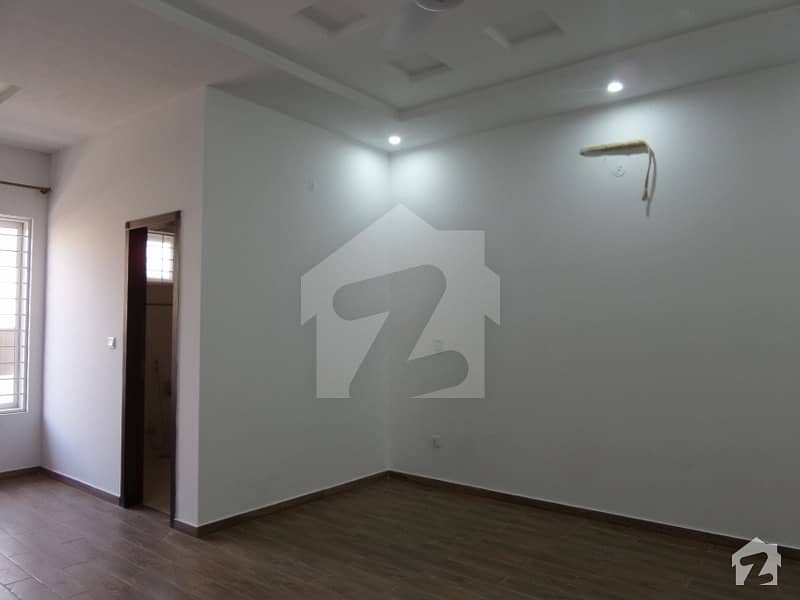 Perfect 10 Marla House In Khayaban-e-Tanveer For Rent