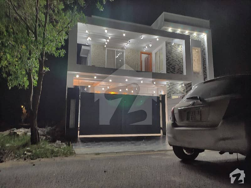 10 Marla Brand New House For Sale 10 Marla Brand New House For Sale