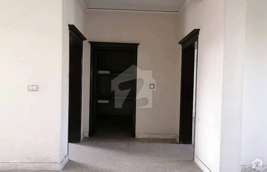 ماڈل ٹاؤن لِنک روڈ ماڈل ٹاؤن لاہور میں 7 کمروں کا 1 کنال مکان 3.5 کروڑ میں برائے فروخت۔